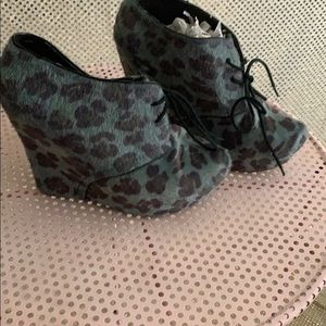 Leopard bootie